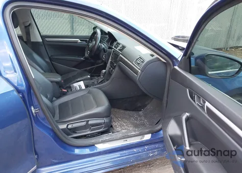 2017 Volkswagen Passat 1.8T R-Line из США, поврежденный, VIN 1VWDT7A37HC037399